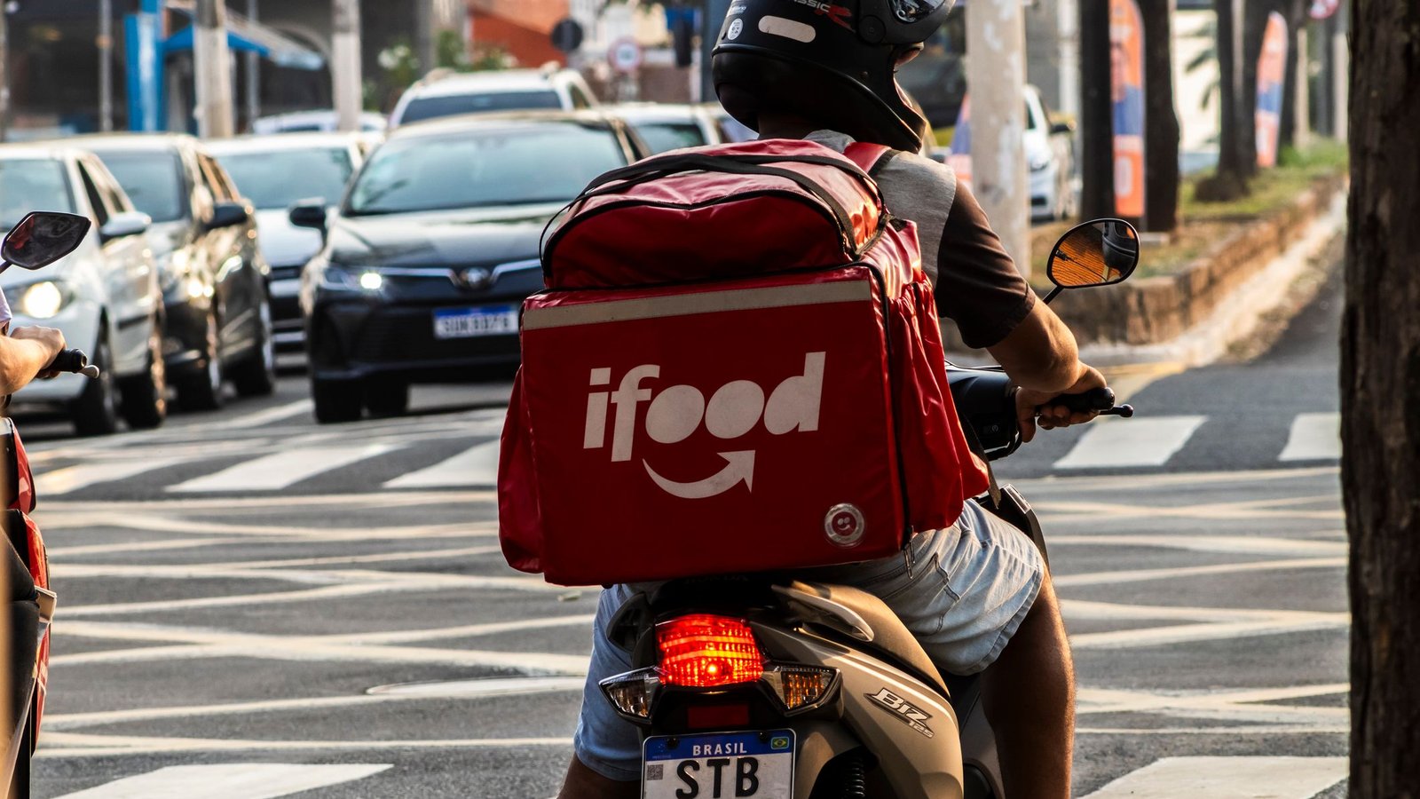 Taxa mínima para entregadores reduzirá pedidos em 67%, diz pesquisa do iFood