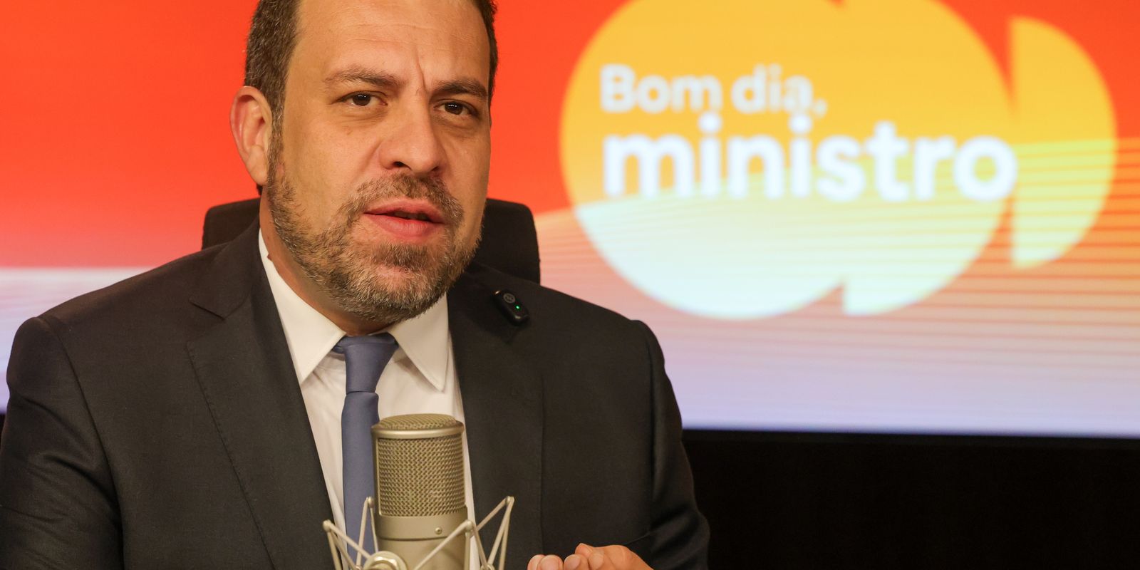 Escala 6x1: governo pode enviar projeto com urgência, diz Boulos