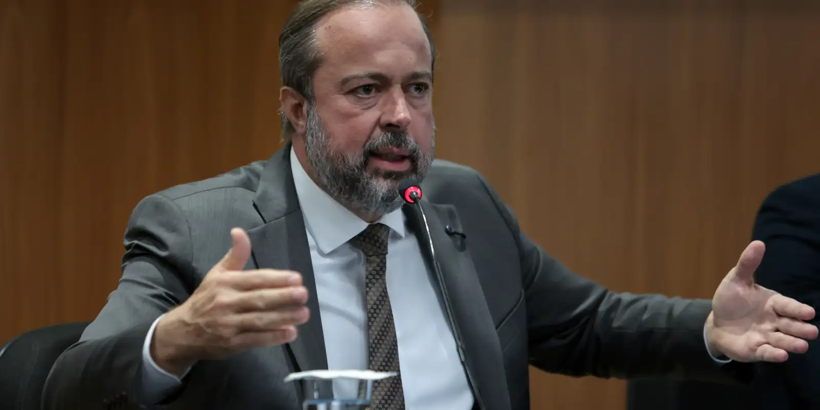 Governo endurece fiscalização contra reajuste indevido de combustíveis