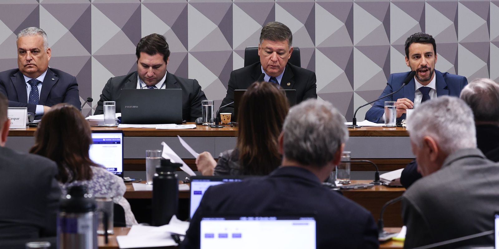 CPI mista do INSS aprova requerimento para ouvir presidentes do BC