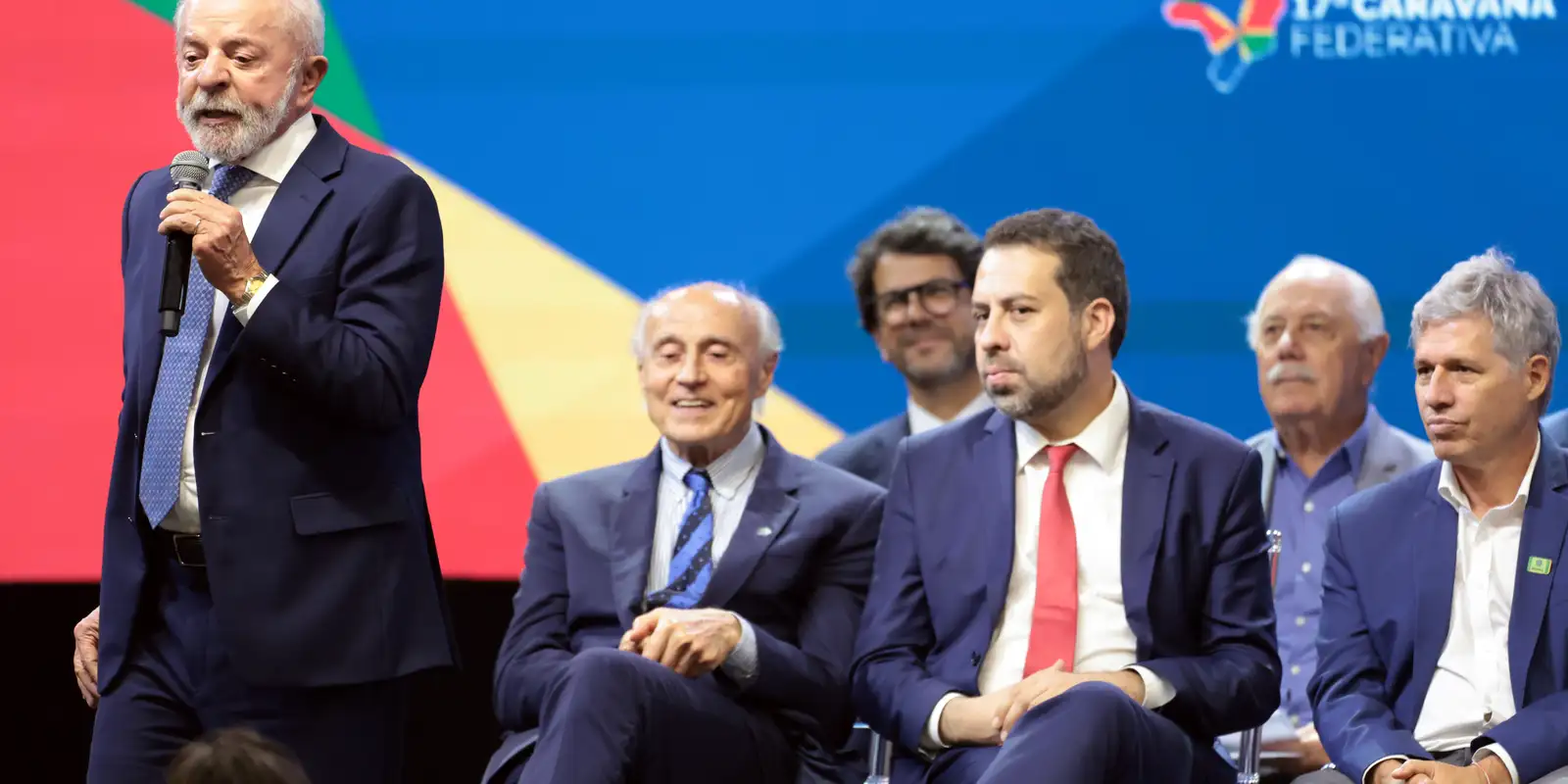 Lula volta a pedir que governadores reduzam ICMS dos combustíveis