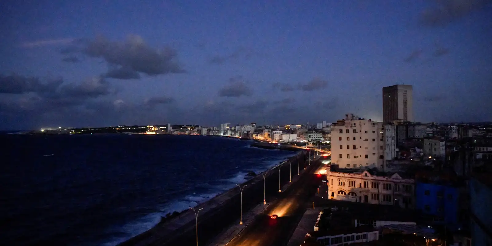 Comboio leva alimentos, itens médicos e painéis solares para Cuba