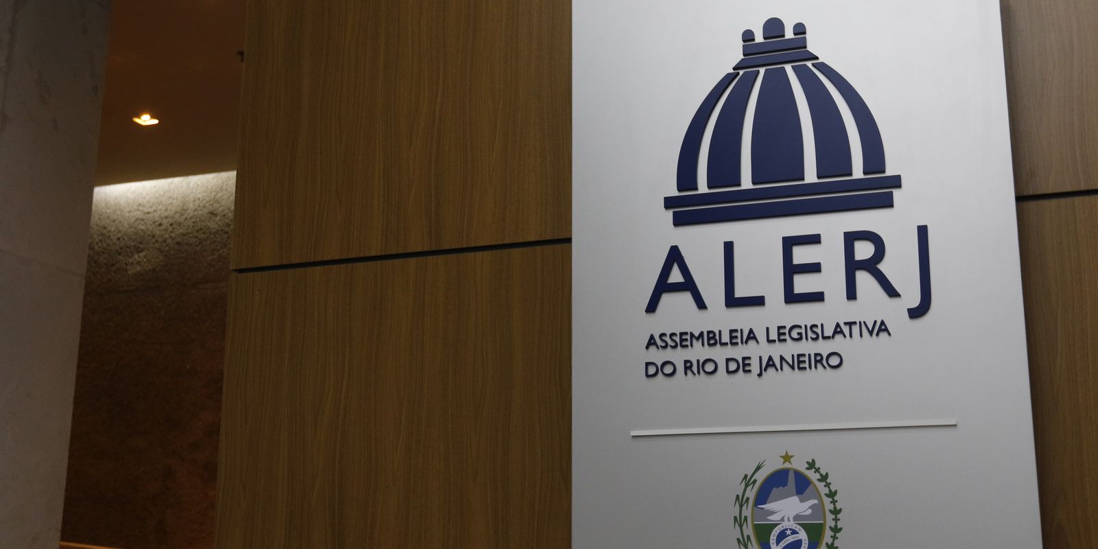 TRE-RJ marca para terça recontagem de votos após cassação de Bacellar