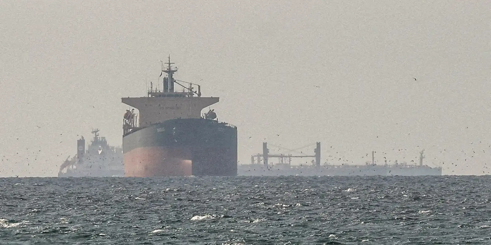 Emirados Árabes Unidos reclamam que Ormuz segue controlado pelo Irã