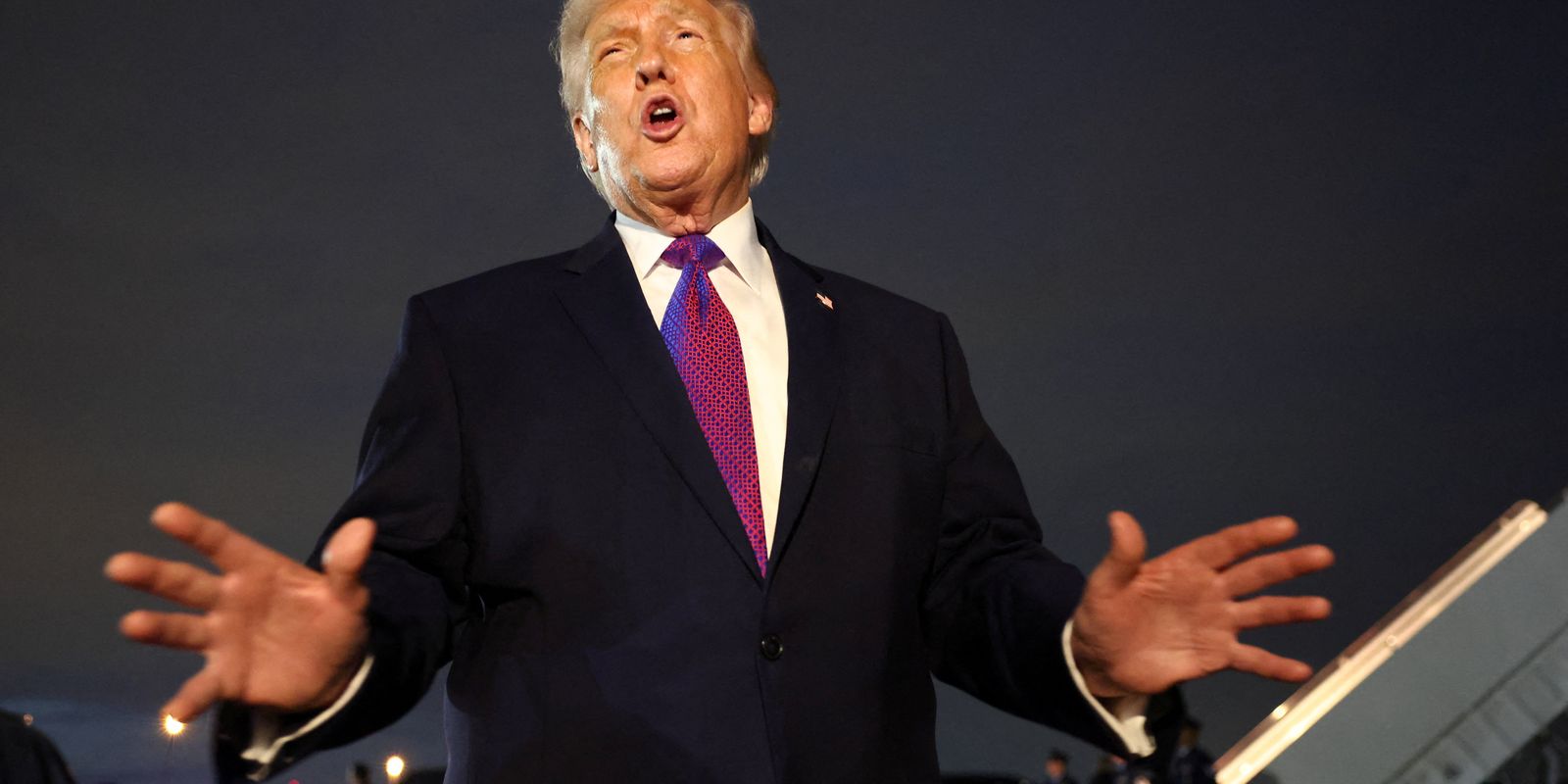 Donald Trump diz que cessar-fogo com Irã está por um fio