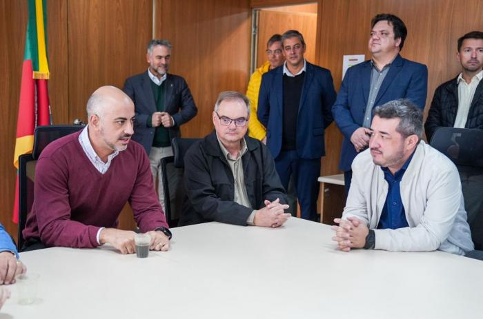 Famurs participa de assinatura de convênios entre Estado e municípios para investimentos em esporte e lazer