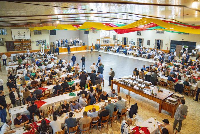 Em Brasília, Famurs promove jantar no CTG Jaime Caetano Braun e celebra a união do municipalismo gaúcho