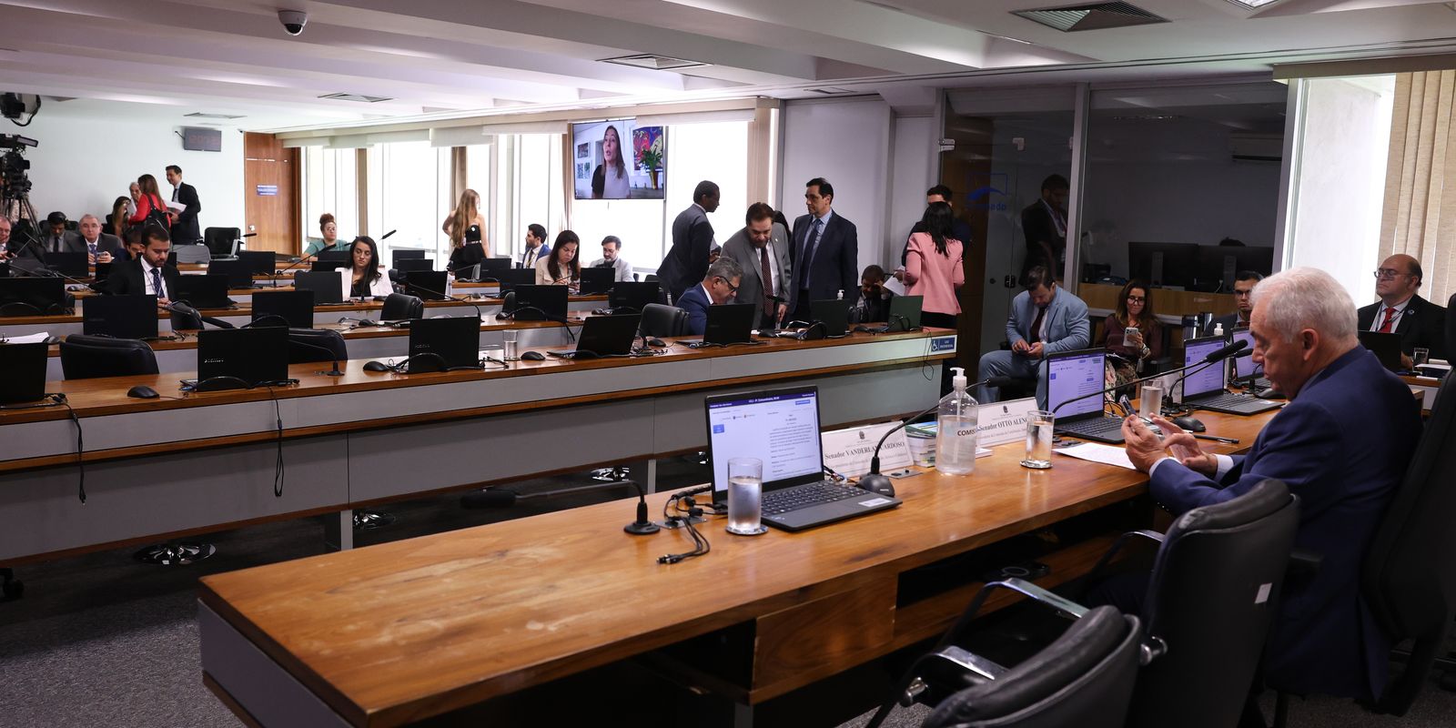Senado adia votação da PEC que dá autonomia financeira ao BC