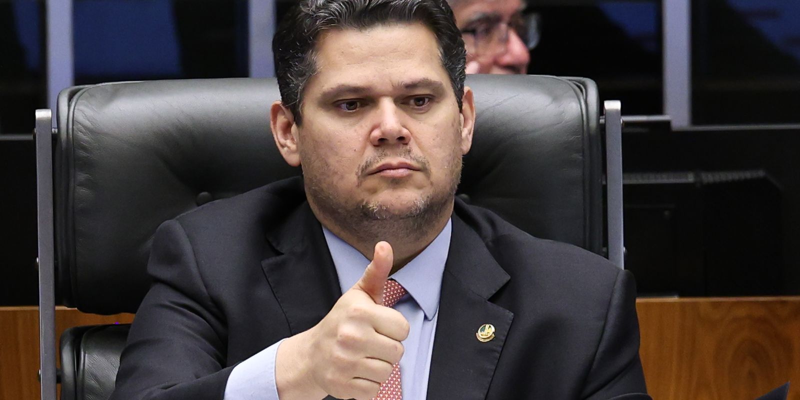 Escala 6x1: PEC não terá tramitação corrida no Senado, diz Alcolumbre