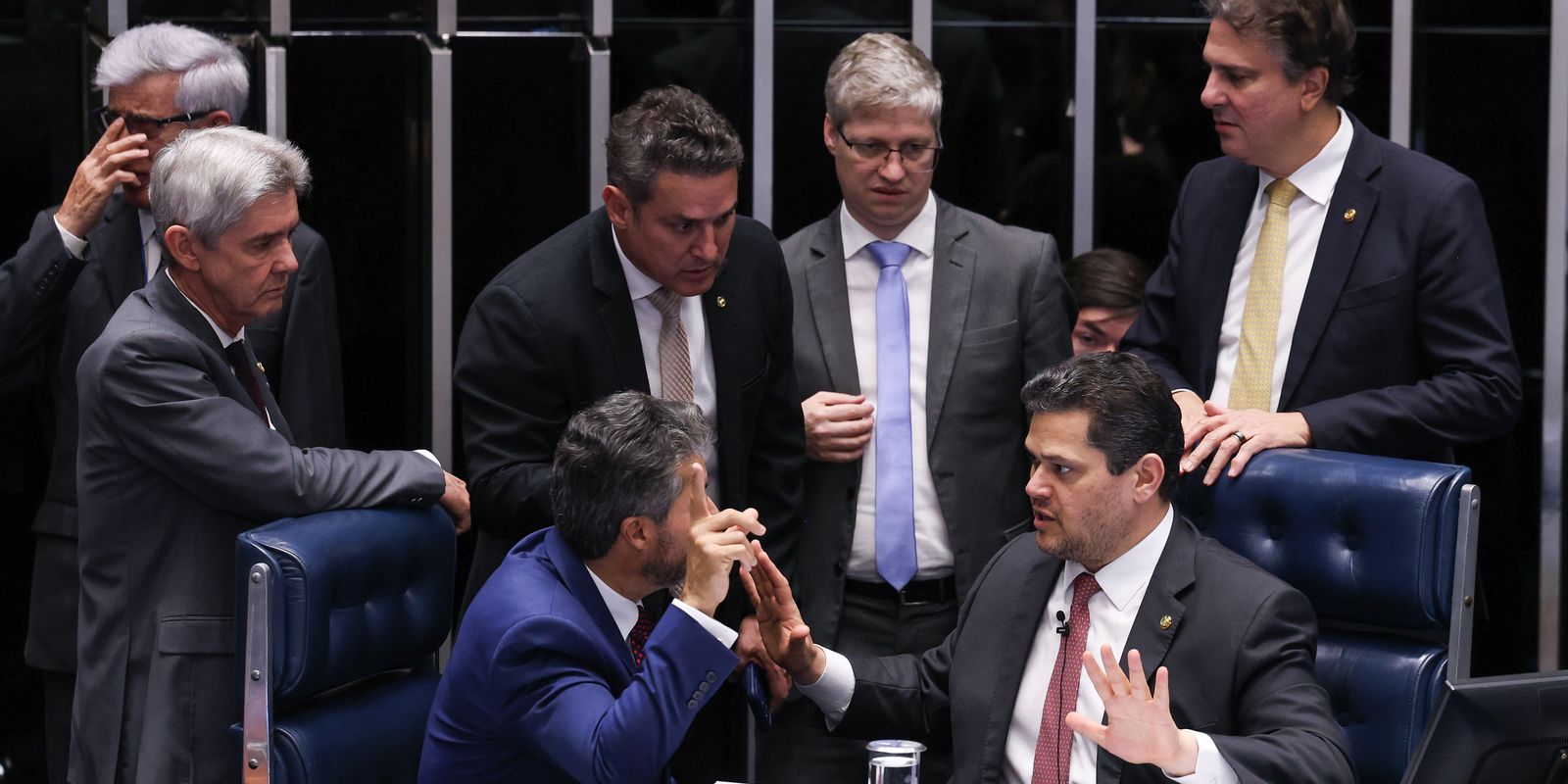 Mesmo com apelos do governo, pautas-bomba são aprovadas no Senado