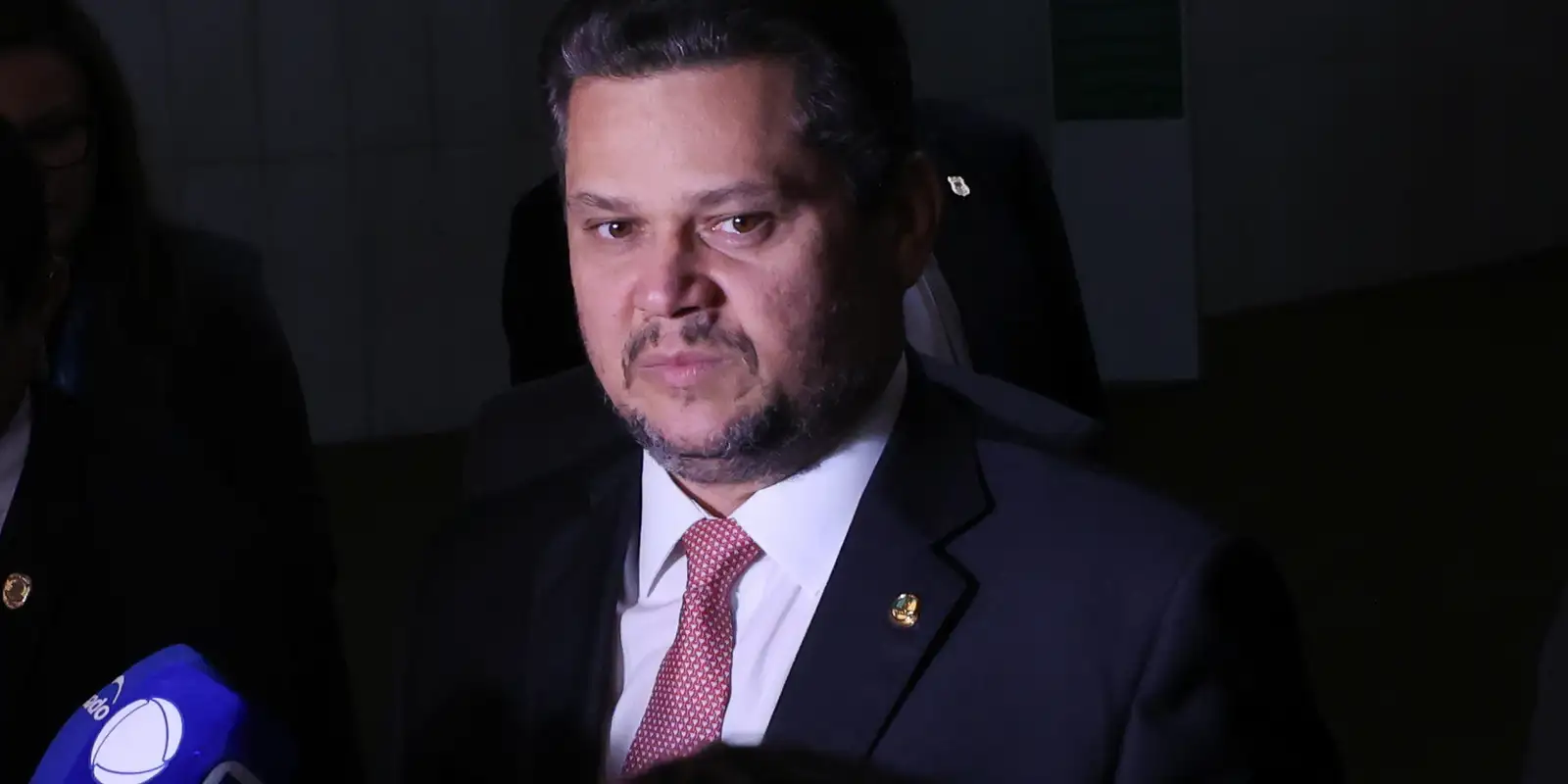 Alcolumbre sai em defesa de Jaques Wagner