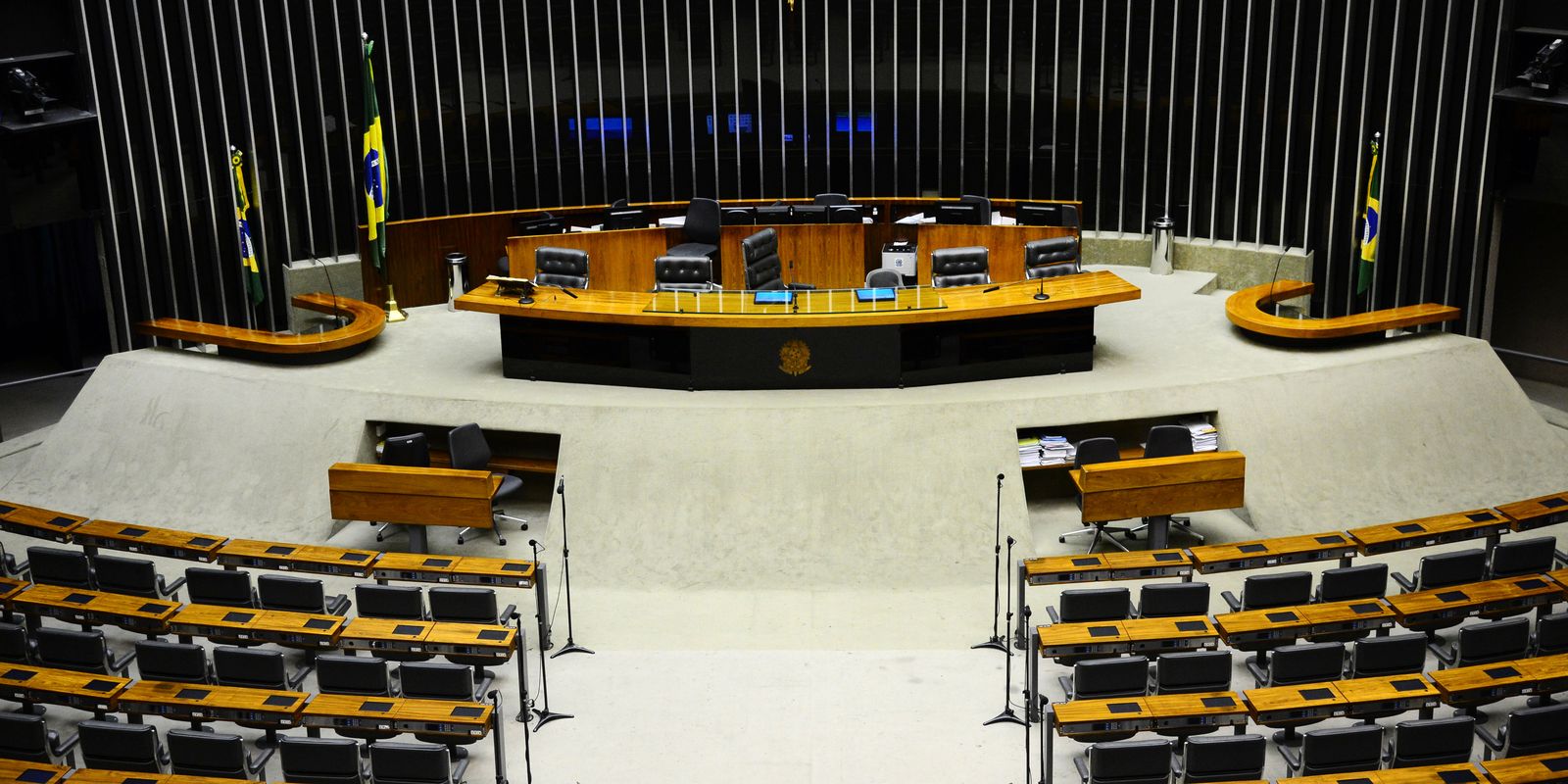 Congresso retoma trabalhos com pauta de IA e PEC 6x1