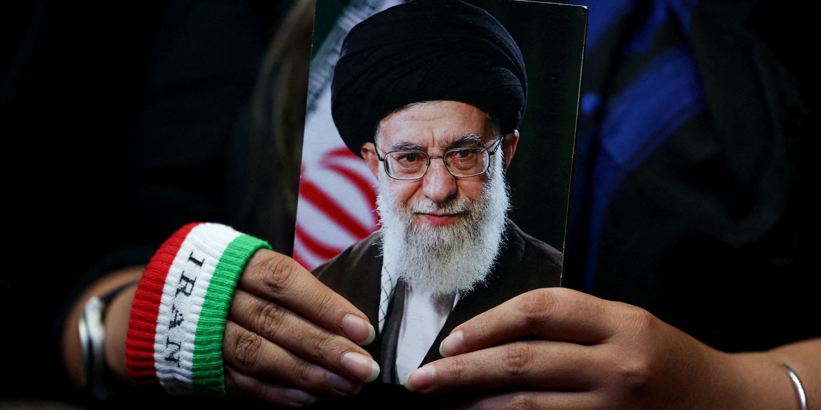 Funeral público de Ali Khamenei começa em Teerã