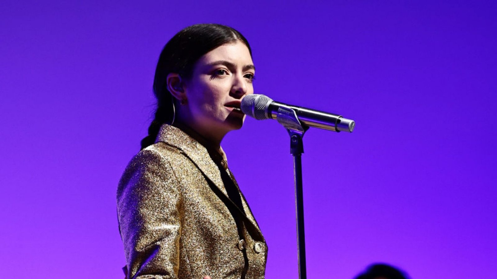 'Não usem': cantora pede aos fãs que não comprem óculos inteligentes