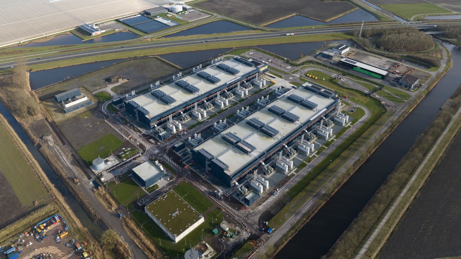 Governo Trump quer proibir componentes chineses em data centers