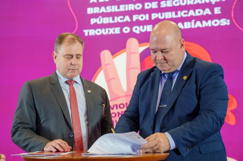 Combate à violência contra a mulher ganha reforço no 44°Congresso de Municípios