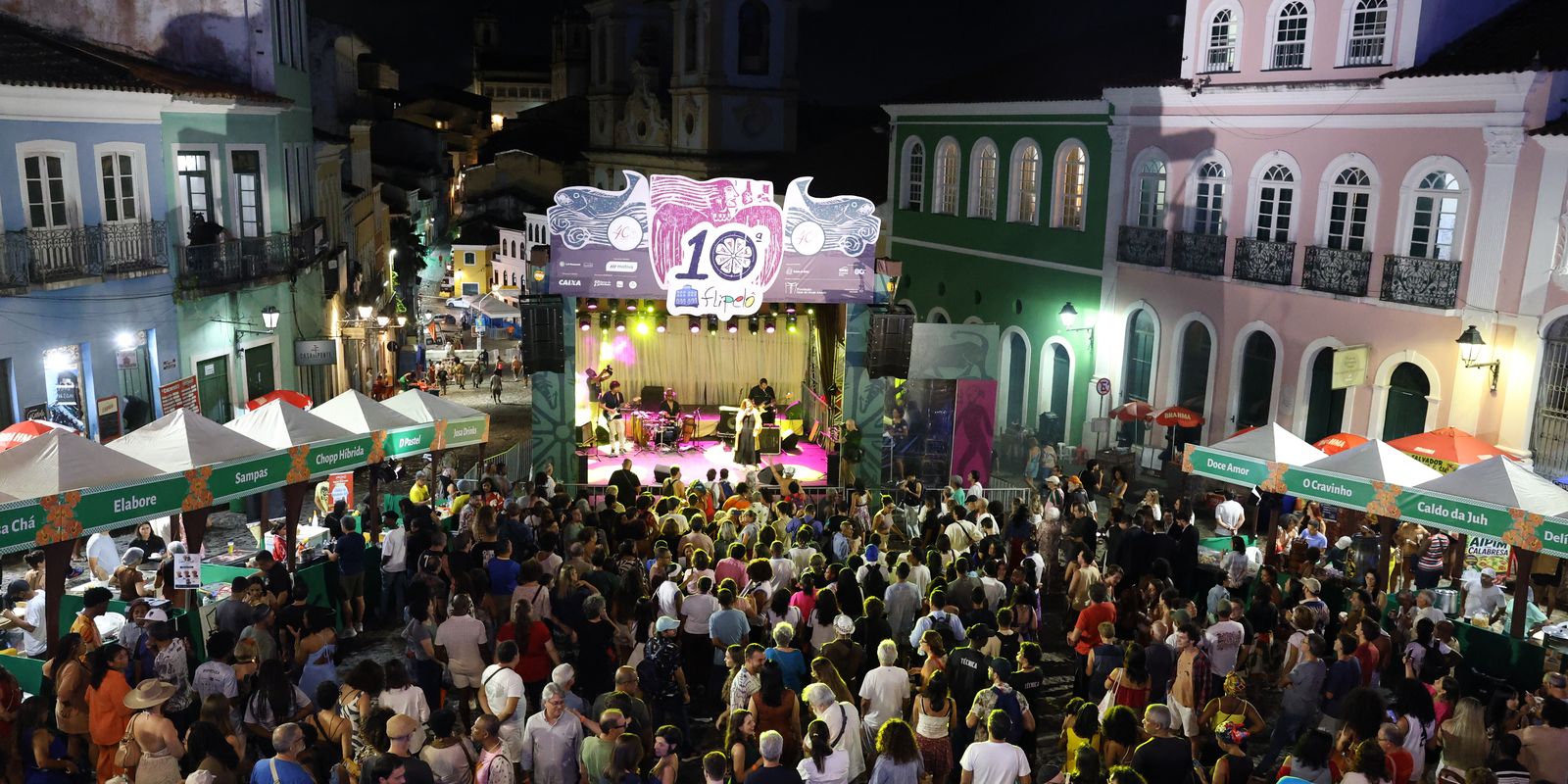 Flipelô começa em Salvador com música, poesia e grande participação