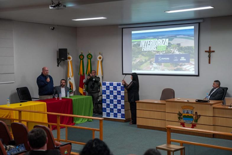 Projeto Interioriza aproxima Famurs dos gestores da Zona da Produção e do Norte Gaúcho em Erval Seco