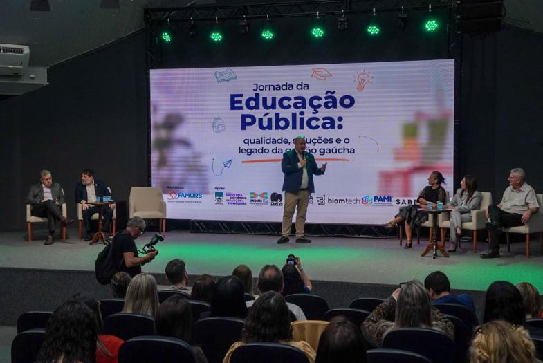 Famurs abre Jornada da Educação Pública reunindo gestores e especialistas para discutir os caminhos da educação gaúcha