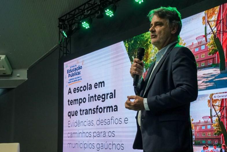 Jornada da Educação Pública reúne mais de 200 gestores e debate inovação e futuro da educação gaúcha