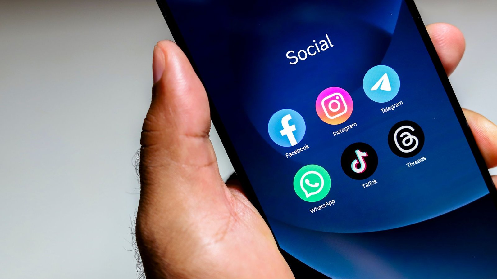 Meta anuncia novas proteções para adolescentes e 'cobra' YouTube e TikTok