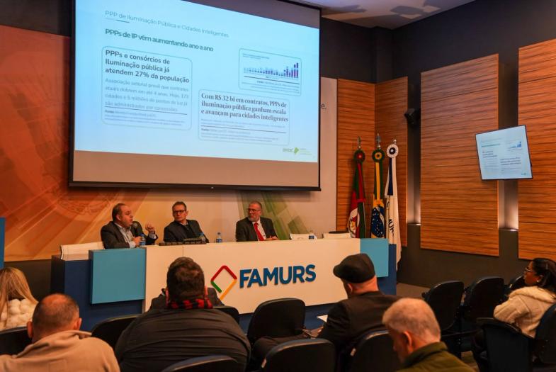 Famurs realiza 1º Fórum Gaúcho de Direito Municipal para orientar e qualificar gestores públicos