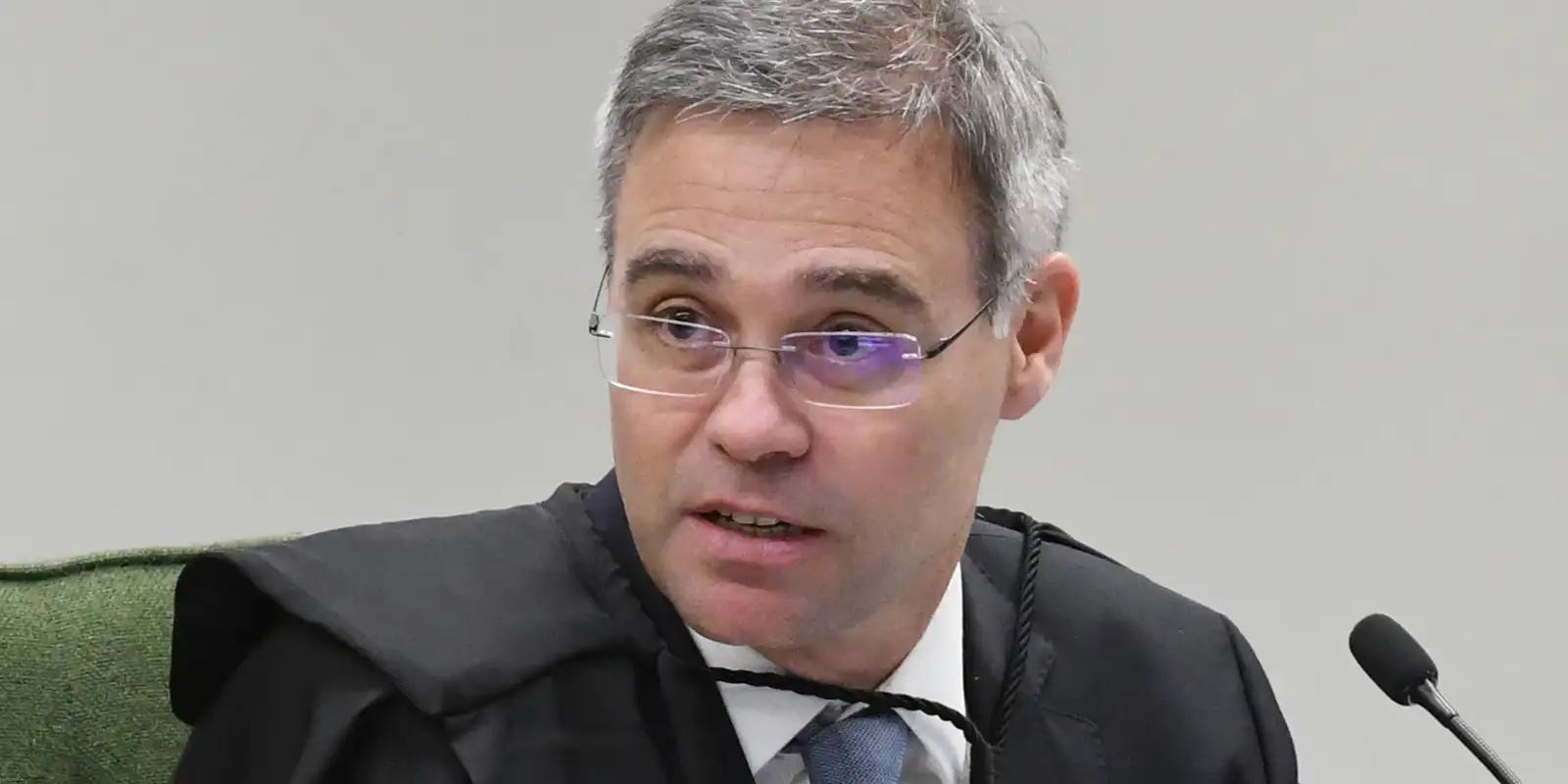 Presidente do TSE propõe regras para uso de IA nas eleições 2026