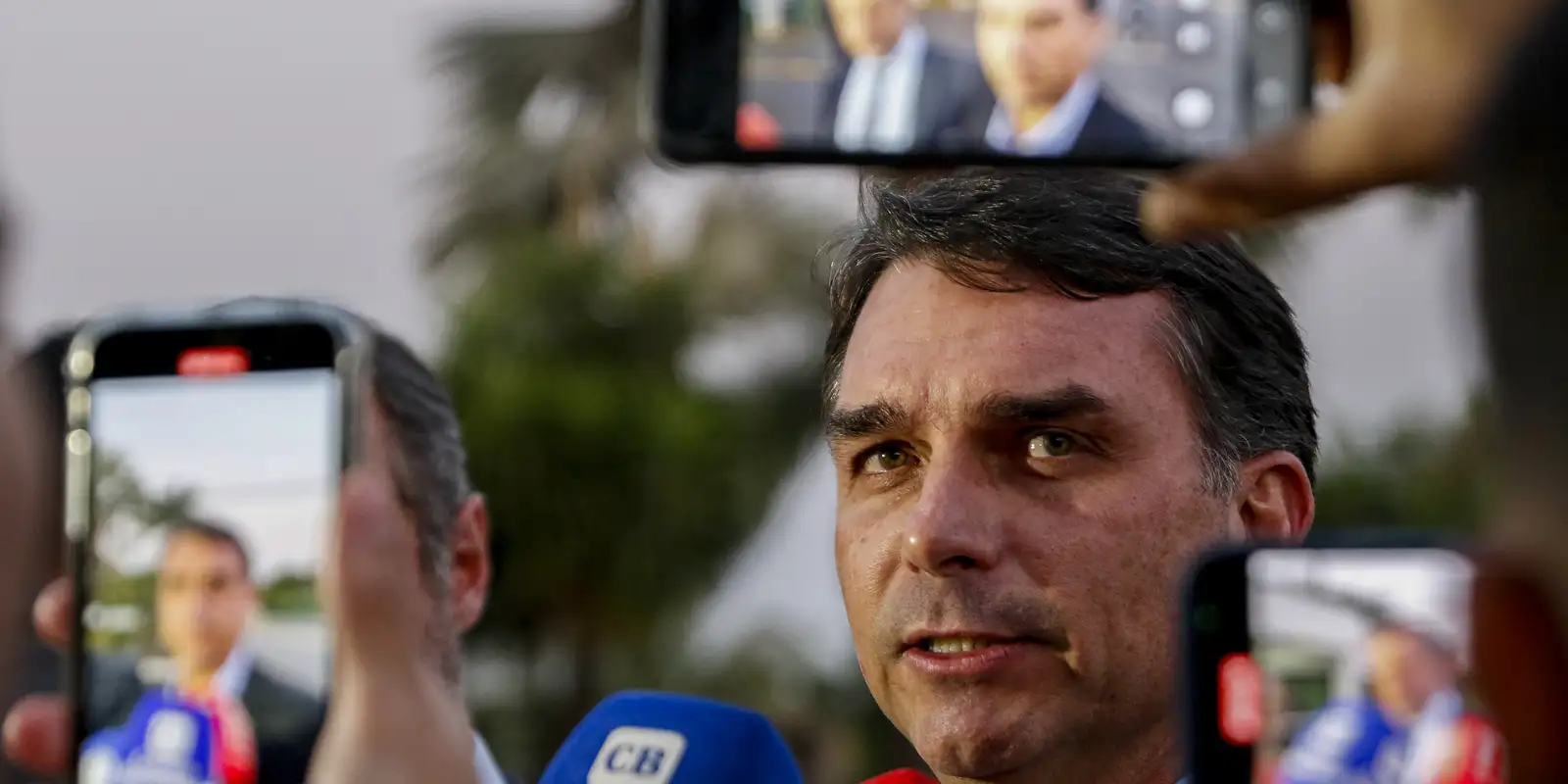 Flávio Bolsonaro diz que vai pedir anulação das eleições